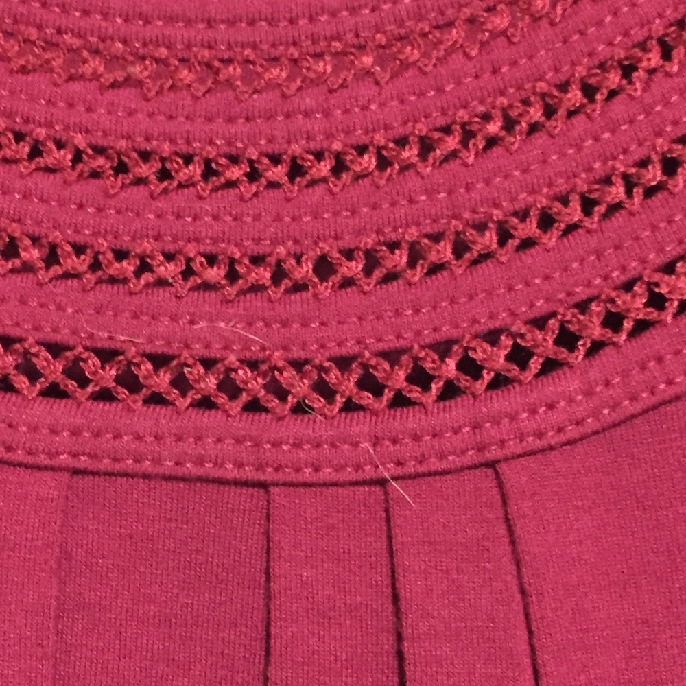 💥Great detailed maroon tee💥